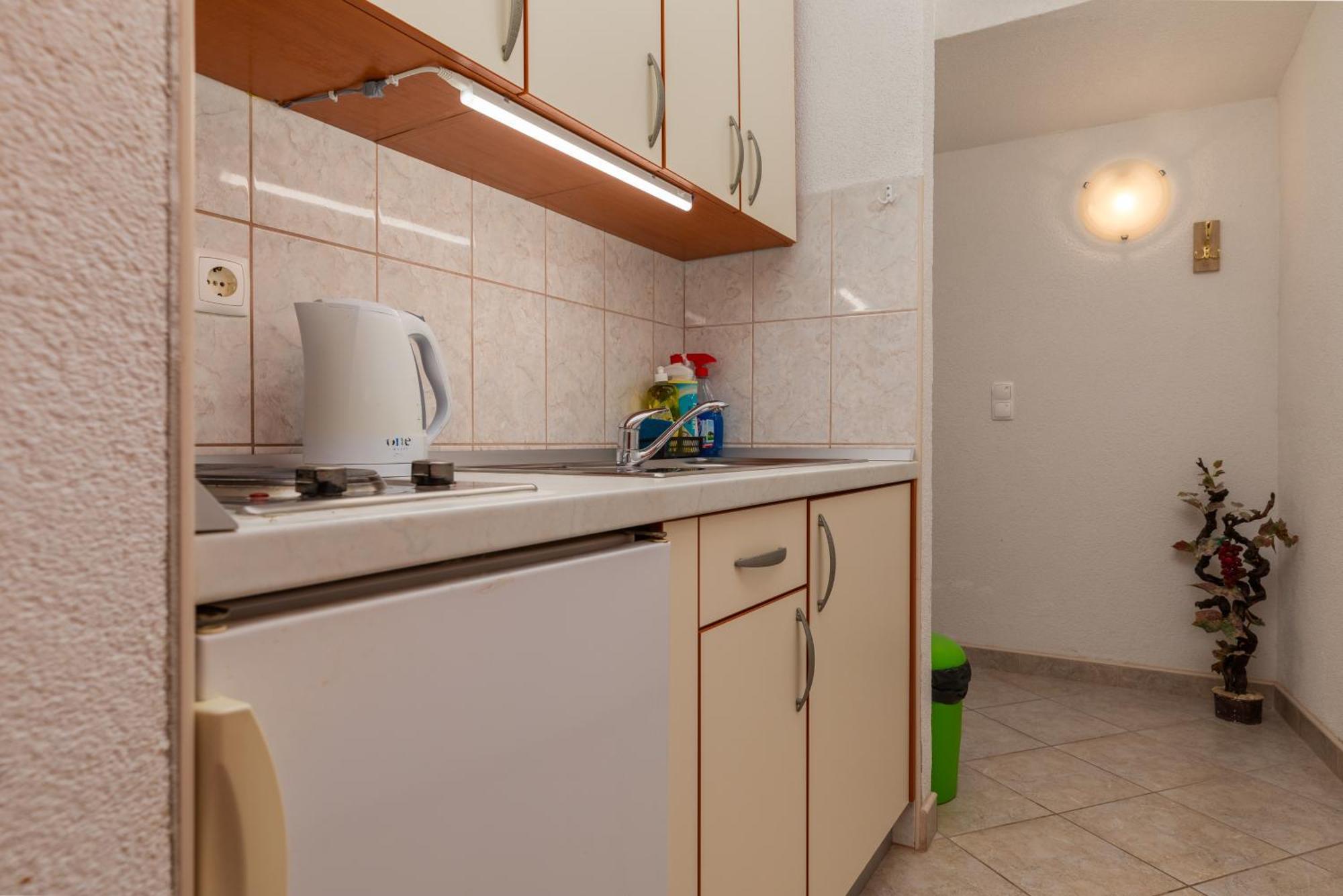 Apartments By The Sea Drasnice, Makarska - 6697 Rom bilde
