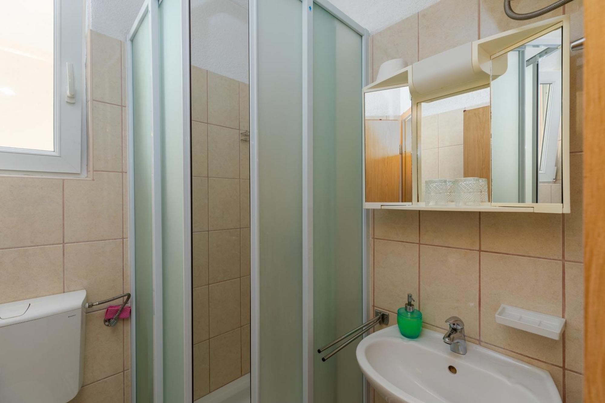 Apartments By The Sea Drasnice, Makarska - 6697 Rom bilde