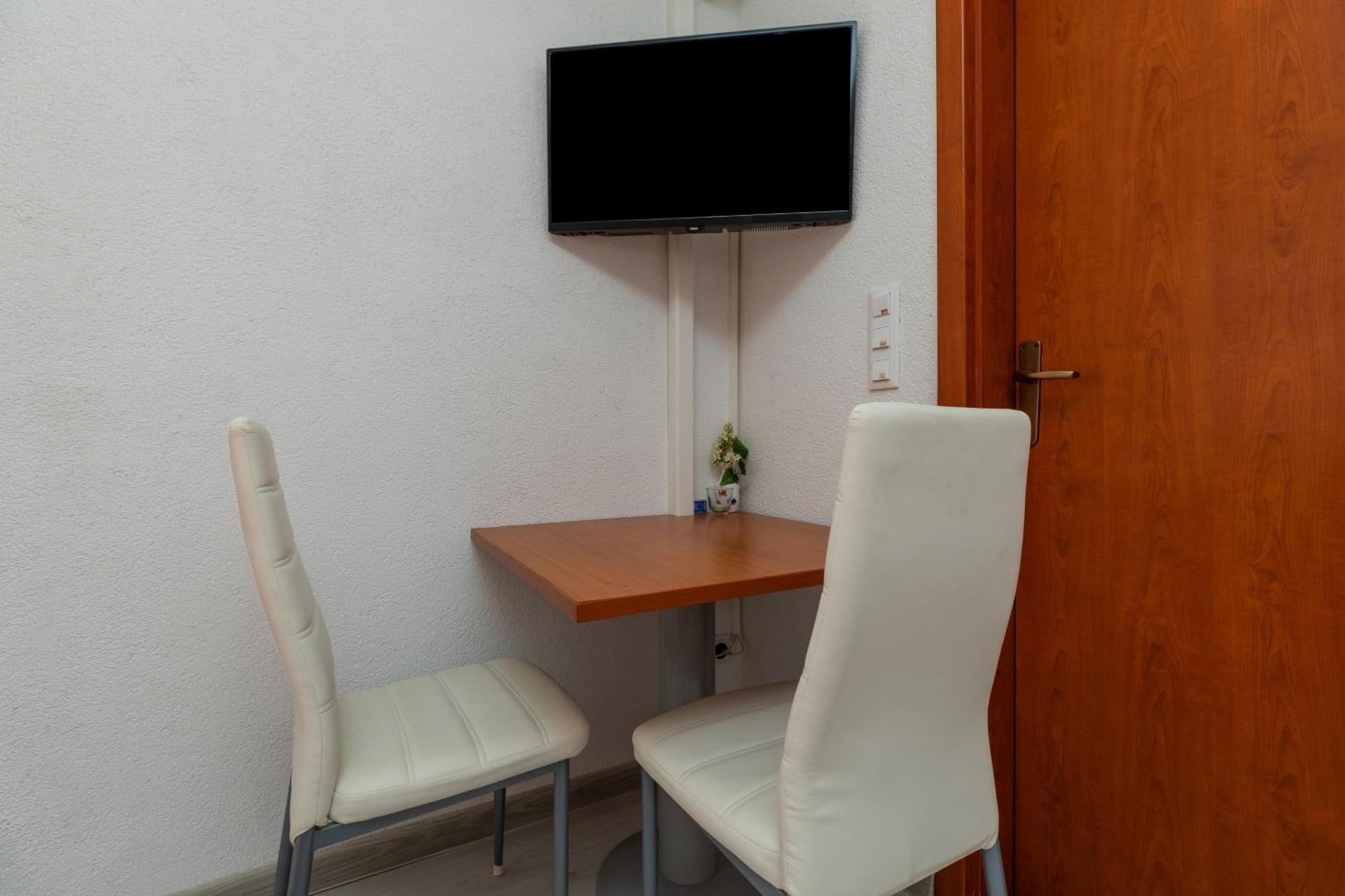 Apartments By The Sea Drasnice, Makarska - 6697 Rom bilde