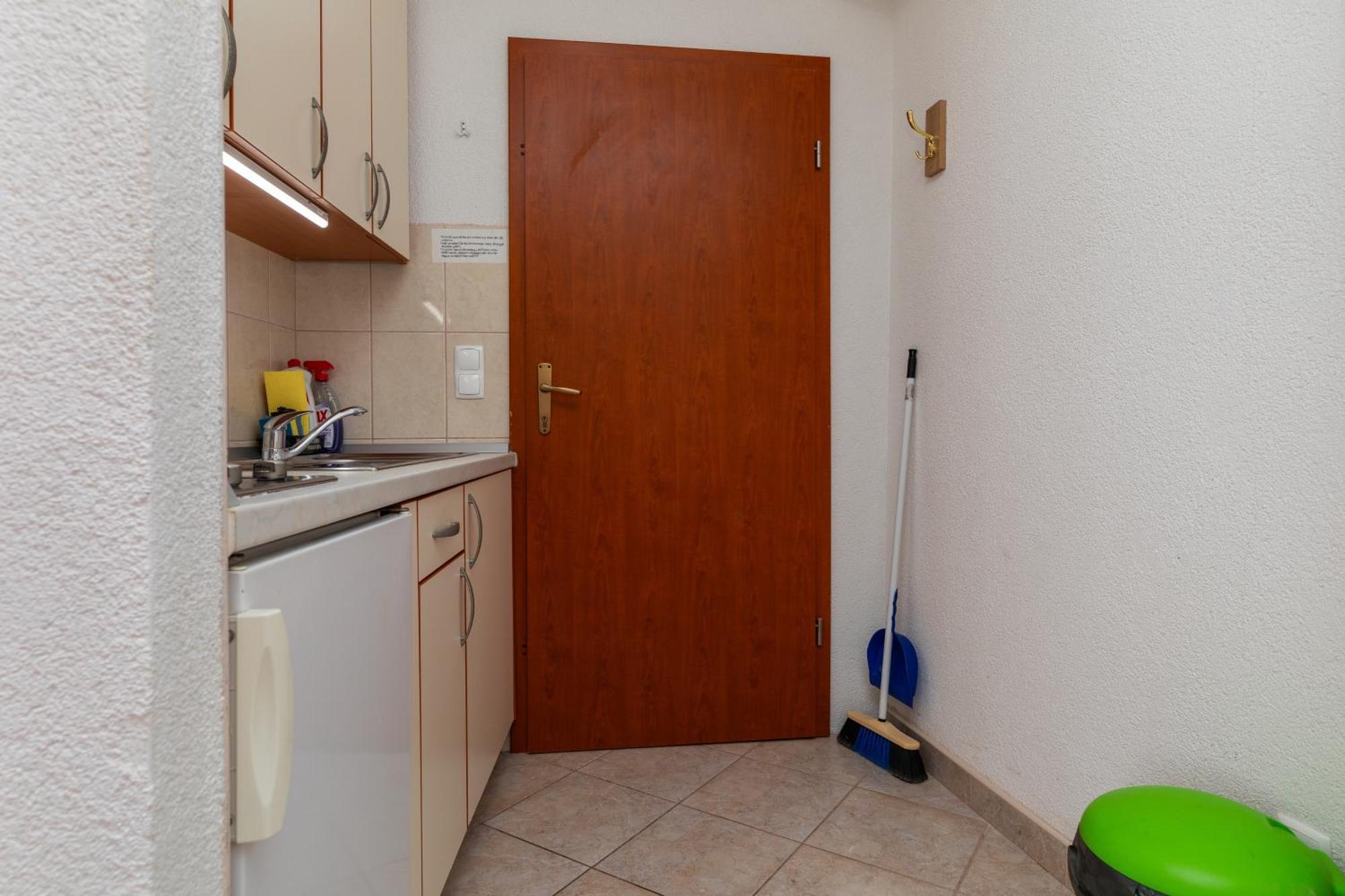 Apartments By The Sea Drasnice, Makarska - 6697 Rom bilde